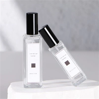 Parfümflasche mit Glasreise